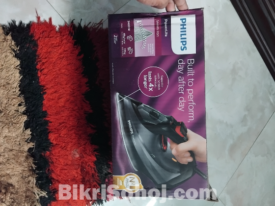 Philips PowerLife Steam Iron, model GC2998.